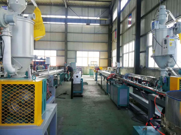 貼片式滴灌帶生產線